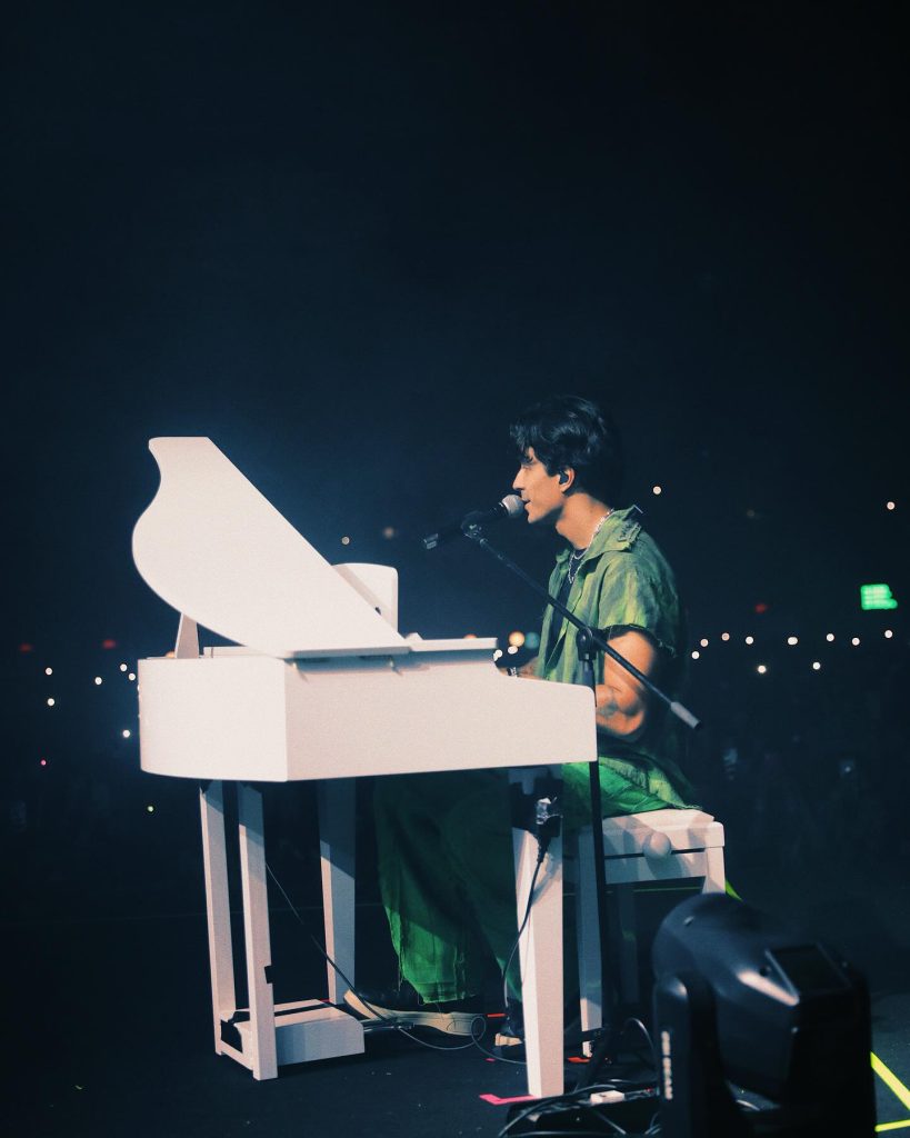 387167662_18389221012048177_569552958346385428_n-819x1024 Primeiro show da turnê de despedida da Restart é marcado por nostalgia e amor ao emo brasileiro; leia análise