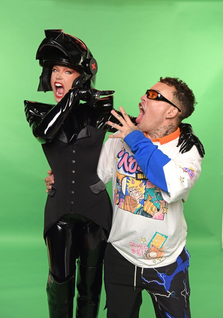 WhatsApp-Image-2024-02-08-at-16.33.22-718x1024 Novo clipe de Gloria Groove homenageia Xuxa mesmo com papel de 'vilã': 'Minha forma de honrá-la'